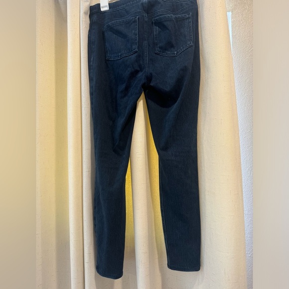 SPANX skinny jeans. Preowned. SZ M. - Picture 2 of 3